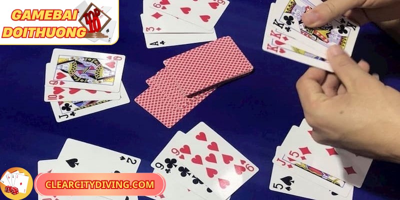 Cách cô bài Liêng sắp xếp trước khi chia trong sòng bạc truyền thống