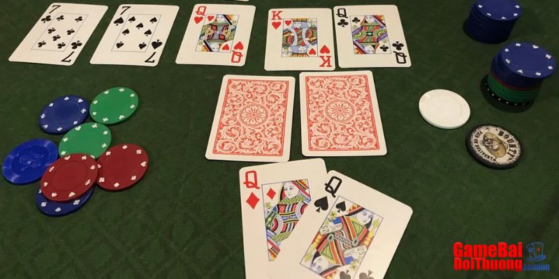 Community Cards là thuật ngữ dùng để chỉ những lá bài chung trong poker