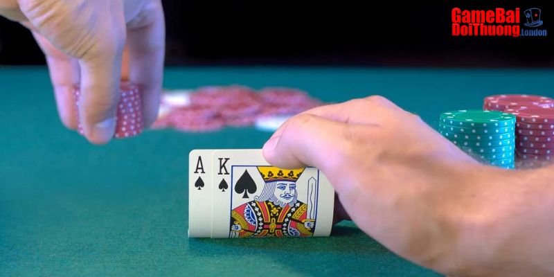 Fold, Bet, Raise và Call đều là những thuật ngữ poker thường gặp