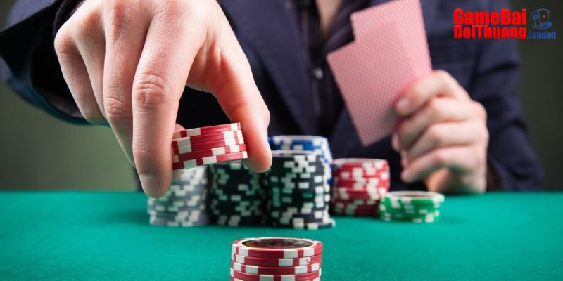 Middle Stage đòi hỏi người chơi biết cách steal blinds hợp lý