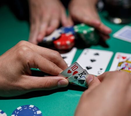 Các loại Poker kinh điển và biến thể Poker hiện đại mà bạn nên biết