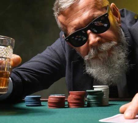 Đọc vị Poker: Cách đọc đối thủ chuẩn xác để tăng tỷ lệ thắng