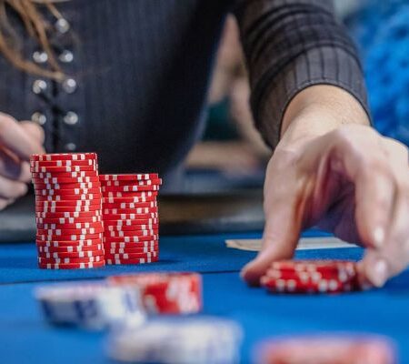 Hướng dẫn bankroll poker giải – Bảo toàn vốn, tối ưu cơ hội tiến sâu
